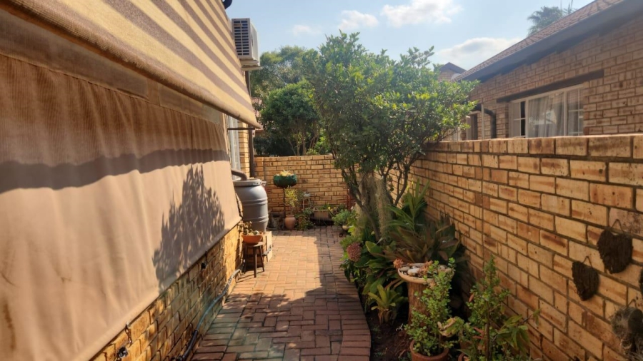 3 Bedroom Property for Sale in Safari Gardens North West